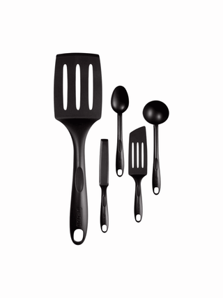 Imagem do Conjunto de 5 Utensílios TEFAL BIENVENUE, incluindo concha, colher, espátula para panquecas, espátula angular e espátula longa, ideal para cozinhar de forma eficiente e segura.