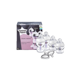 Kit de Bebê Inicial TOMMEE TIPPEE Advanced Comfort com mamadeiras anti-cólicas e acessórios ergonômicos para bebês.