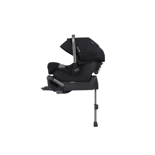 Base ISOFIX do ovinho NUNA Pipa Lite LX, proporcionando instalação simples e rápida no veículo