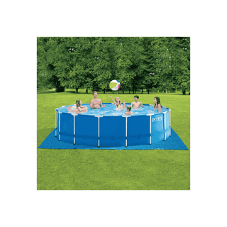 Piscina de estrutura metálica INTEX 16.805lt 4,57x1,22m com bomba de cartucho para instalação no jardim.